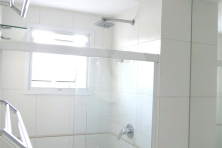 Apartamento para alugar com 3 quartos, sendo 1 suíte, em Vila Olímpia, São Paulo, SP