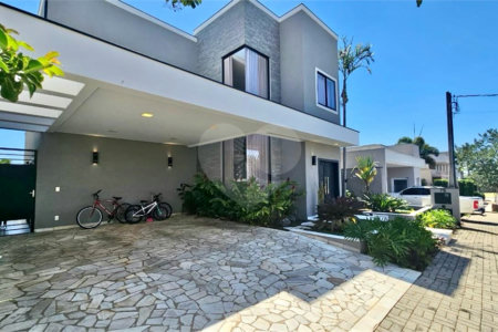 Casa à venda com 3 suítes em Vila Popular, Itapetininga, SP