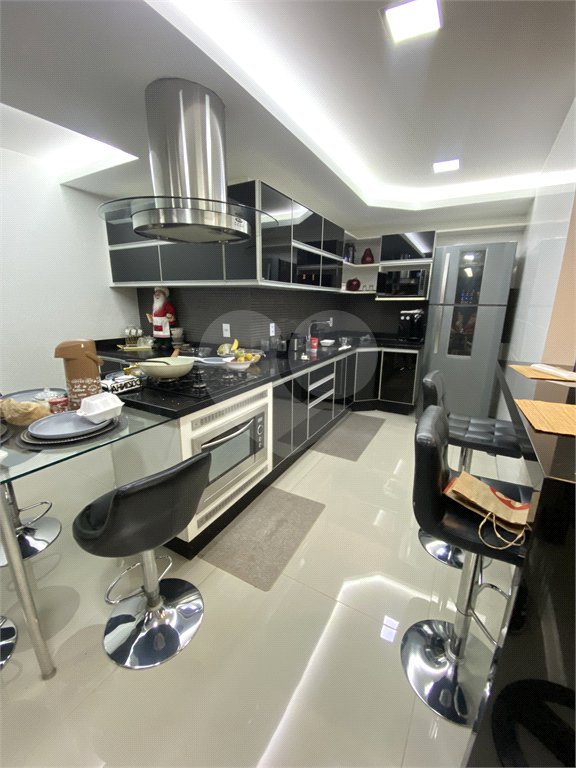 Casa à venda com 4 quartos, sendo 2 suítes, no condomínio Golden Village, Rio de Janeiro - RJ