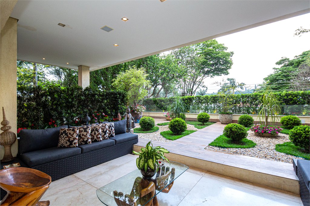 Casa à venda com 5 suítes em Jardim Cordeiro, São Paulo, SP