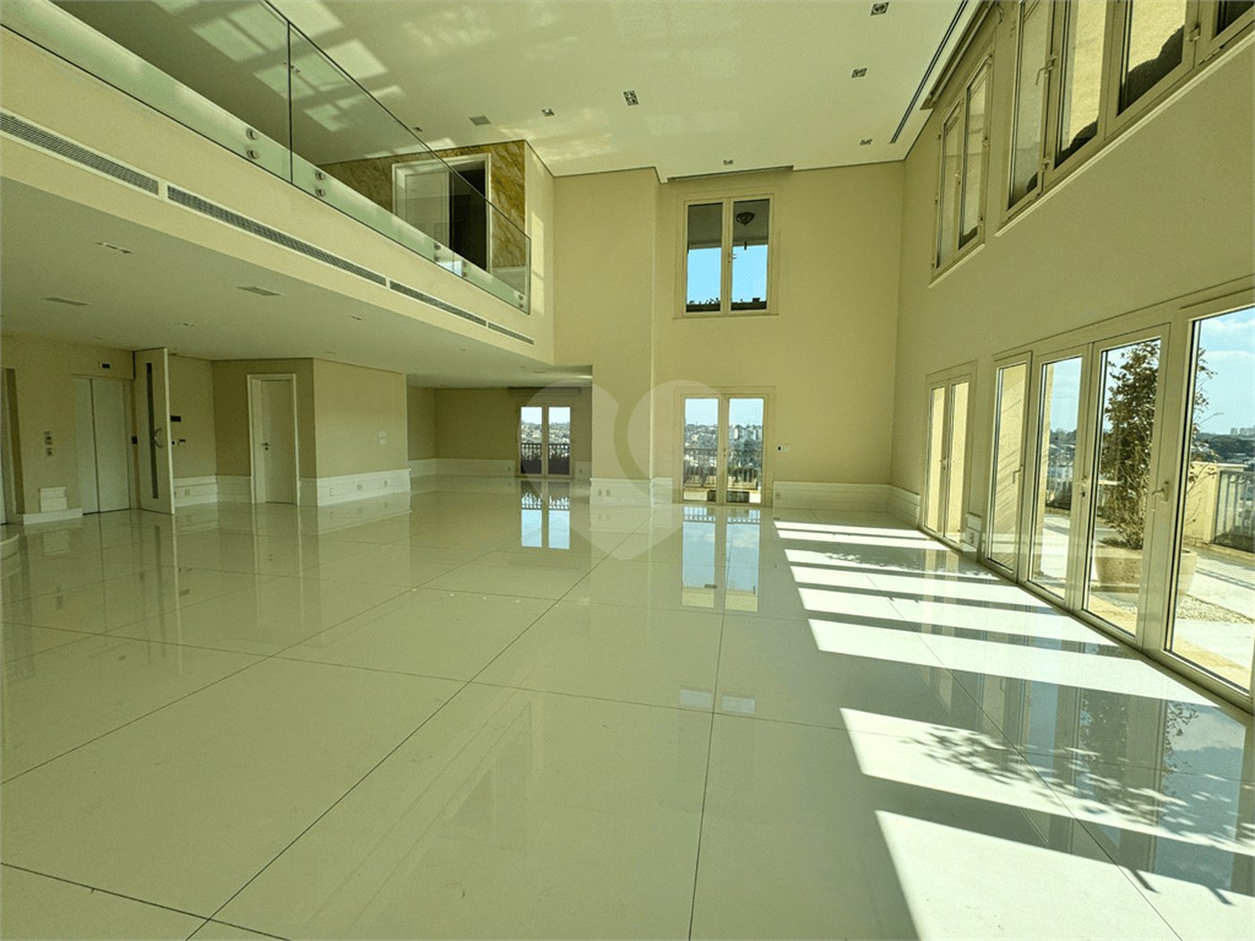 Duplex à venda ou para alugar com 5 suítes em Jardim Europa, São Paulo, SP