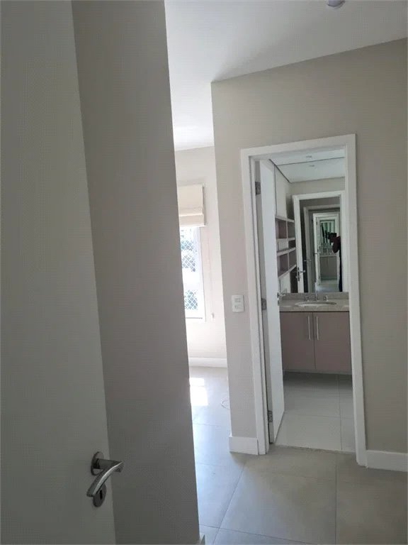 Apartamento à venda com 4 quartos, sendo 3 suítes, em Vila Andrade, São Paulo, SP