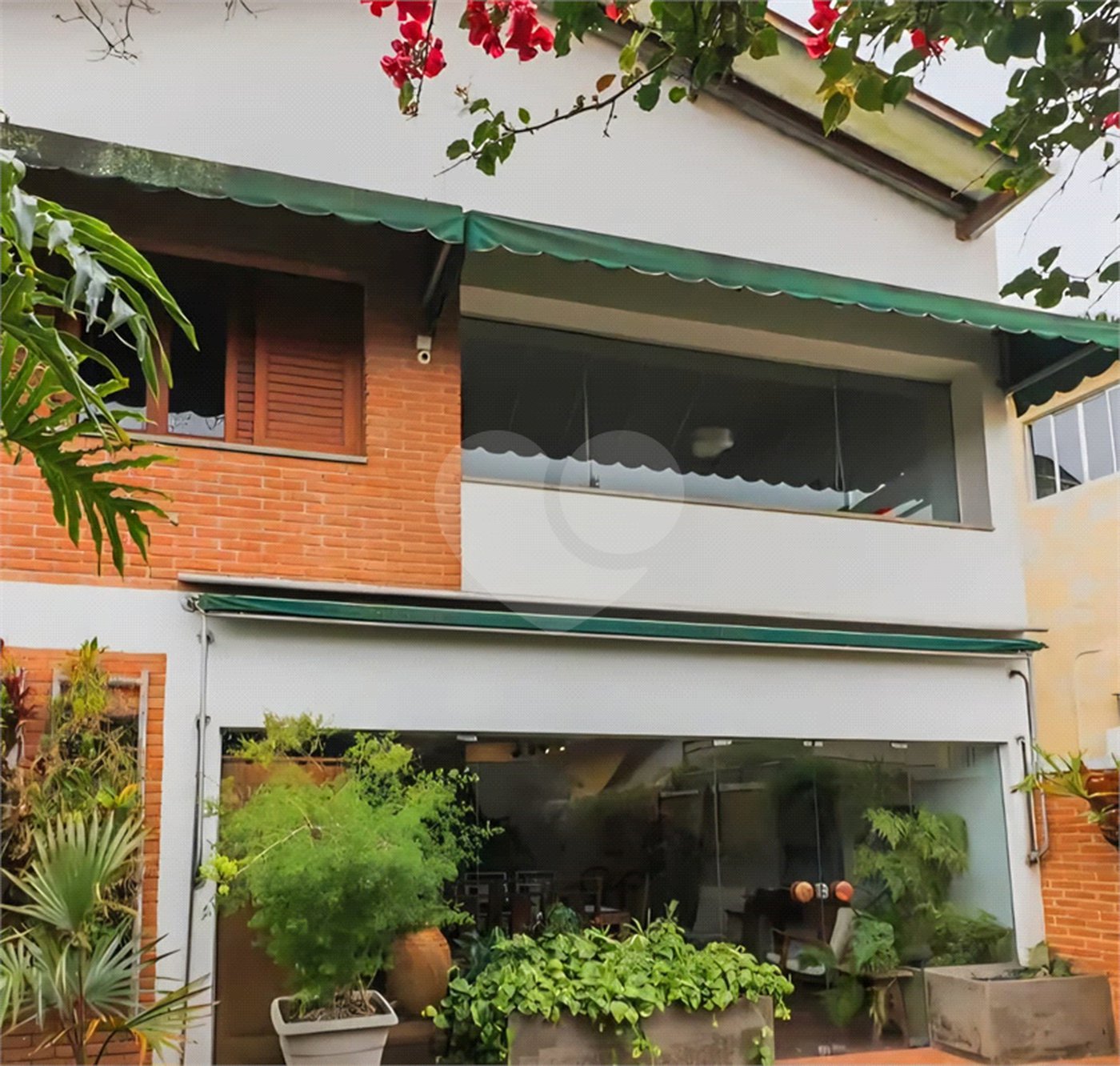 Sobrado à venda com 3 quartos, sendo 1 suíte,  em Vila Universitária, São Paulo, SP
