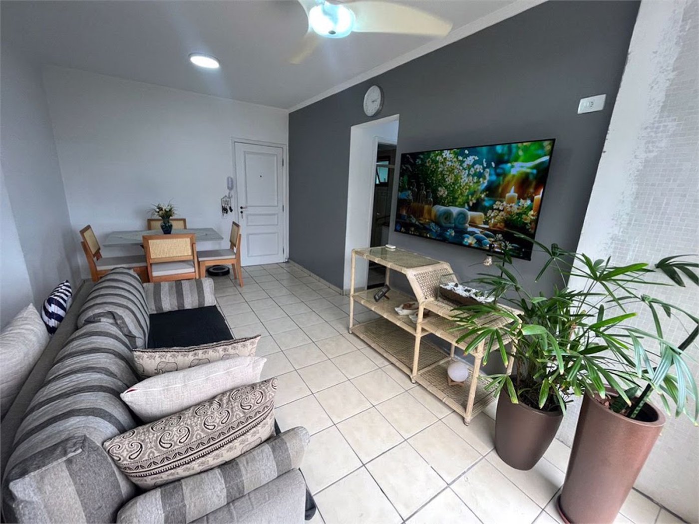 Apartamento com 2 dormitórios à venda, 64 m² por R$ 360.000,00 - Jardim Praiano - Guarujá/SP