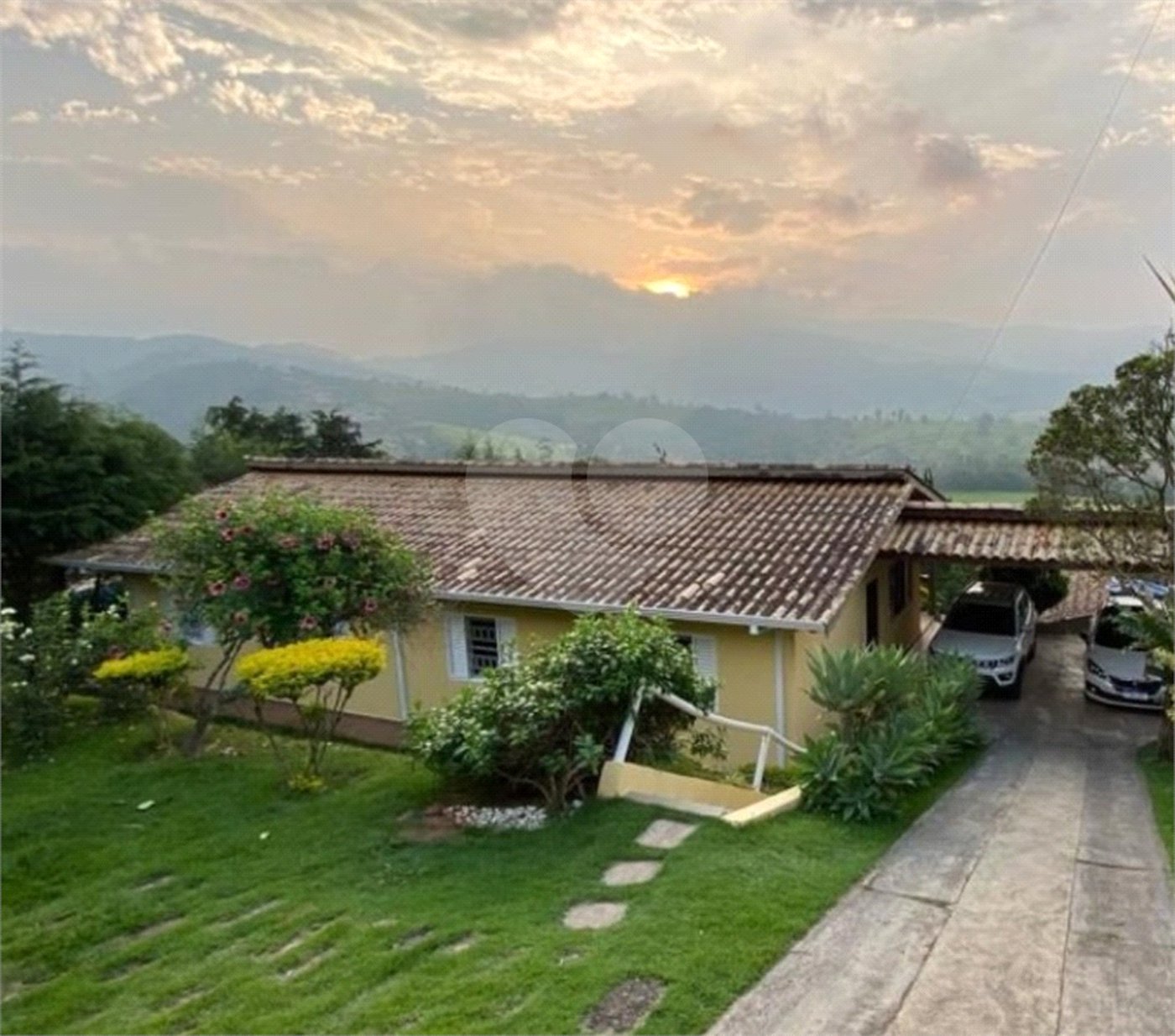Casa em condomínio à venda com 4 quartos, sendo 1 suíte, no Centro, Bom Jesus dos Perdões, SP