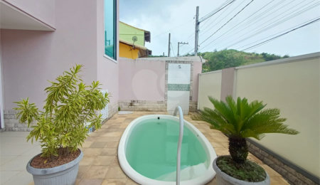 Casa à venda com 3 quartos, sendo 2 suítes,  no condomínio Village da Posse, Rio de Janeiro - RJ