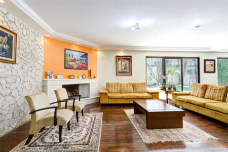 Casa Térrea à venda com 5 quartos, sendo 4 suítes, em Interlagos, São Paulo, SP
