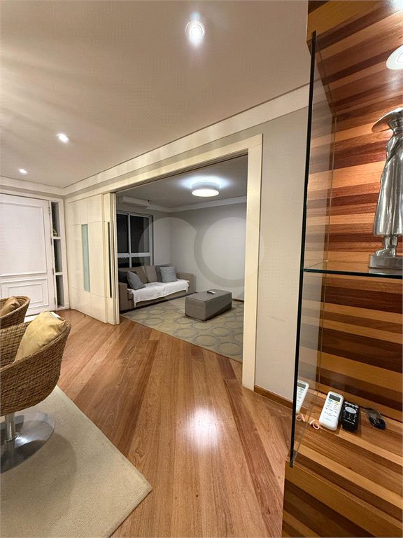 Casa à venda com 4 suítes no condomínio East Village, São Paulo - SP