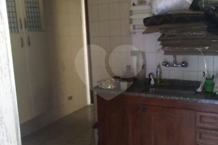 Sobrado à venda com 4 quartos, sendo 1 suíte, em Vila Nivi, São Paulo, SP