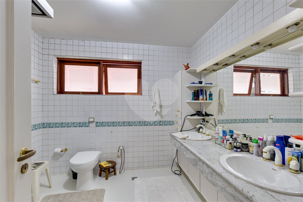 Sobrado à venda com 3 quartos, sendo 2 suítes,  em Alto da Boa Vista, São Paulo, SP