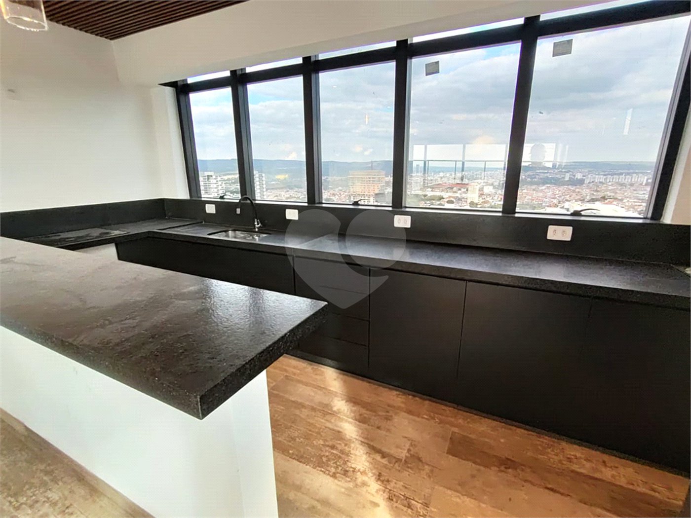 Apartamento à venda com 3 suítes em Parque Campolim, Sorocaba, SP