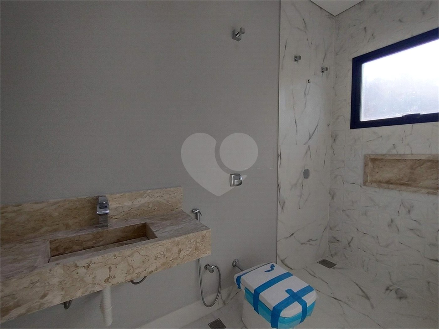 Casa à venda com 3 suítes no condomínio Vita Verdi, Valinhos - SP