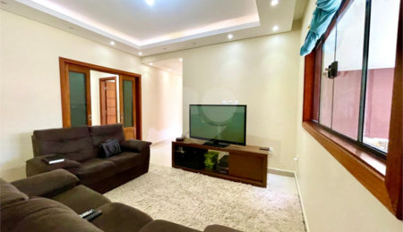 Sobrado à venda com 4 quartos, sendo 1 suíte,  em Jardim Santa Bárbara, Sorocaba, SP