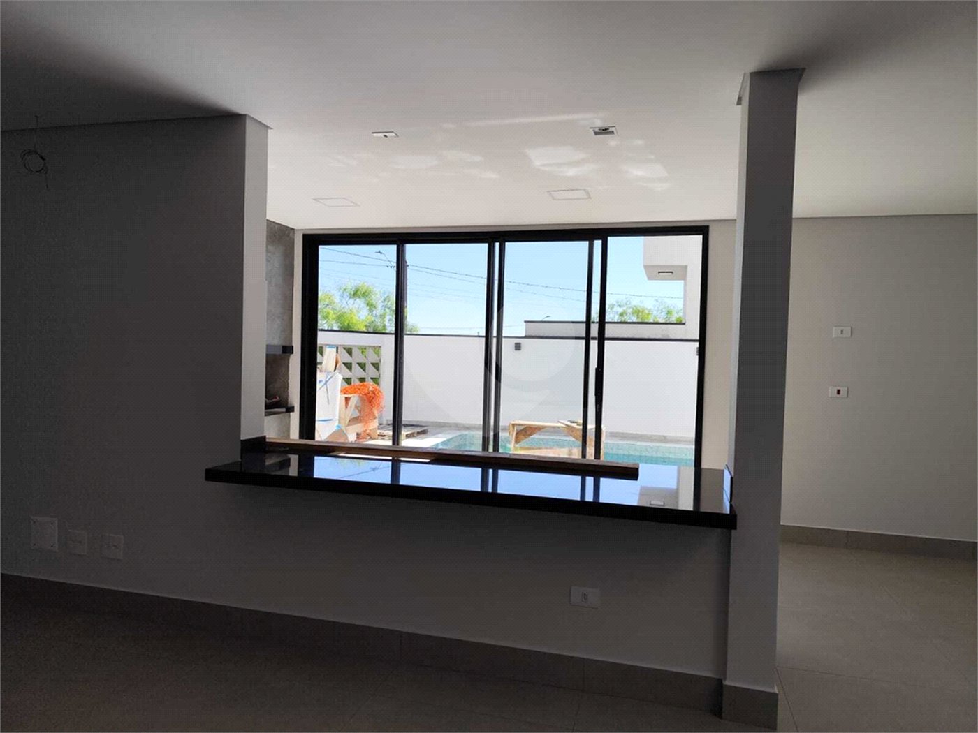 Casa à venda com 3 suítes no condomínio Terras da Estância, Paulínia - SP