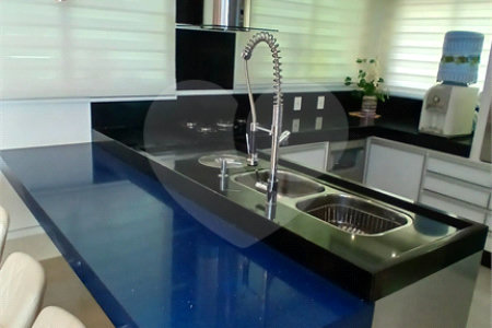 Casa à venda com 3 suítes no condomínio Figueira Garden, Atibaia - SP