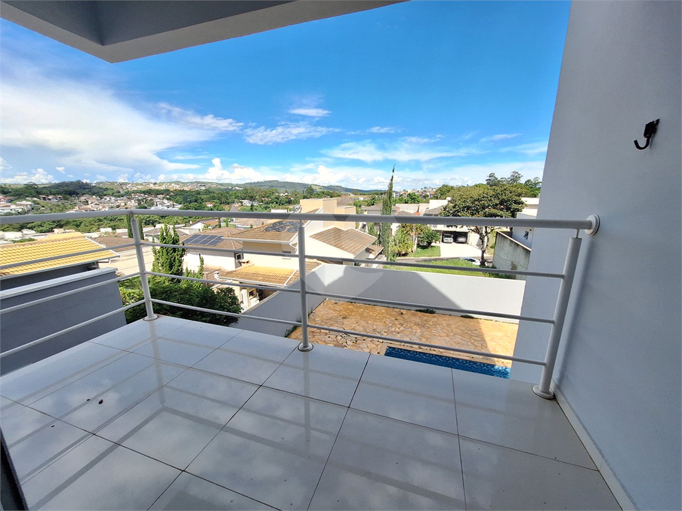 Casa à venda com 4 suítes no condomínio Terras de São Francisco, Vinhedo - SP