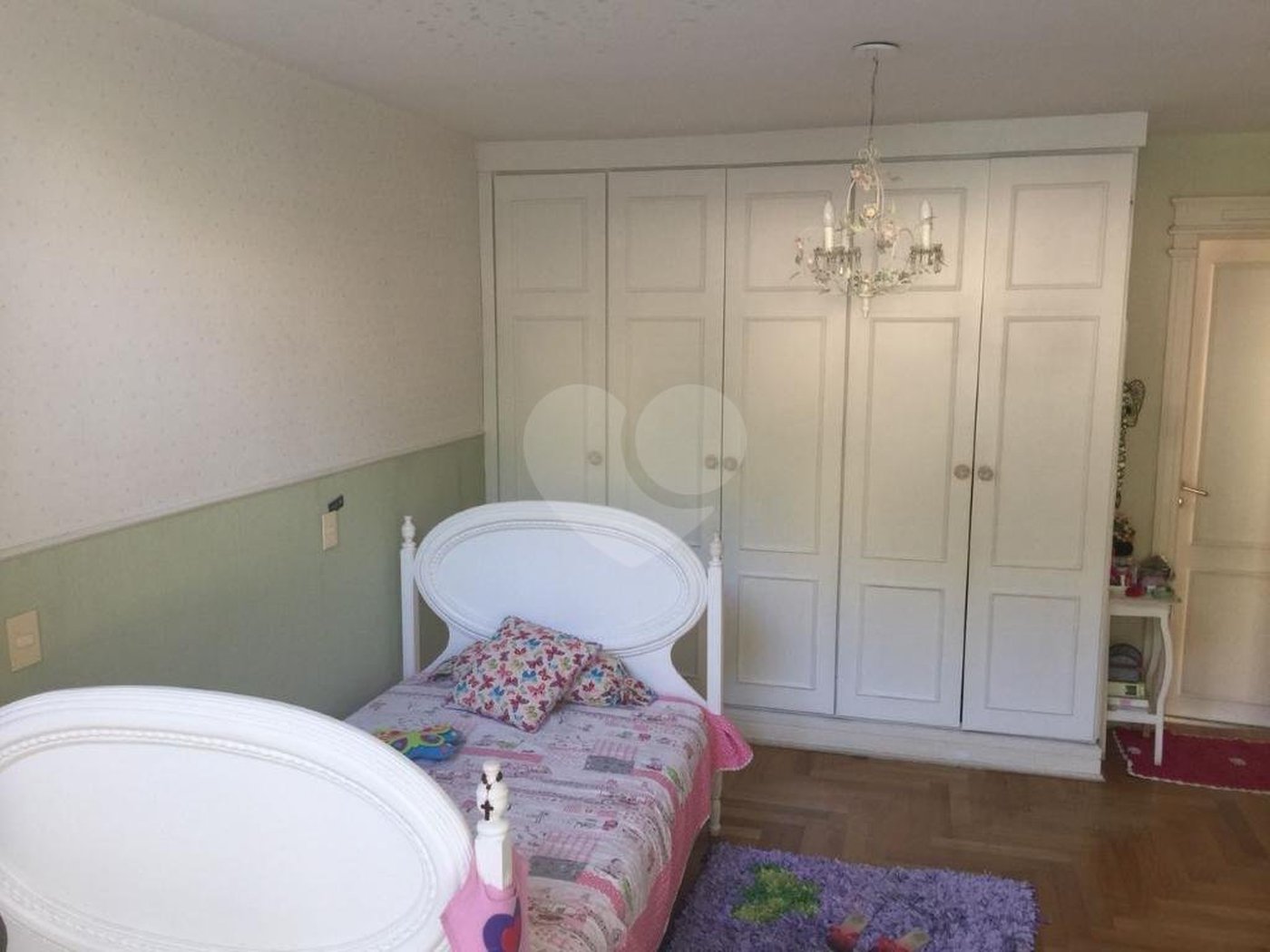 Casa à venda com 5 quartos, sendo 4 suítes, no condomínio Jardim Vitória Régia, São Paulo - SP