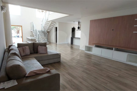Casa à venda com 3 suítes no condomínio Figueira Garden, Atibaia - SP