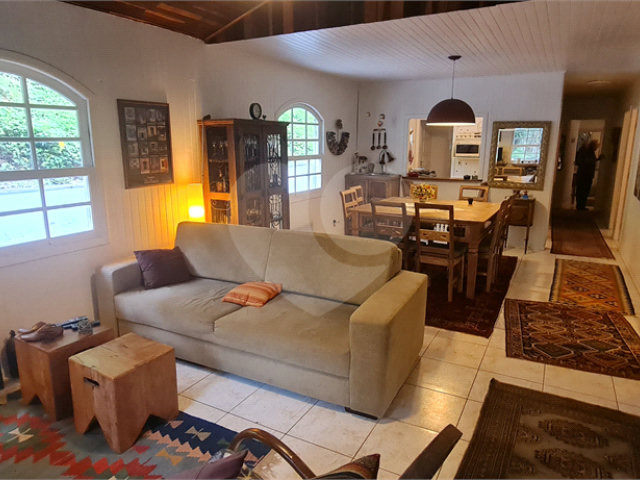 Casa à venda com 3 quartos, sendo 1 suíte,  no condomínio Alpes da Cantareira, Mairiporã - SP