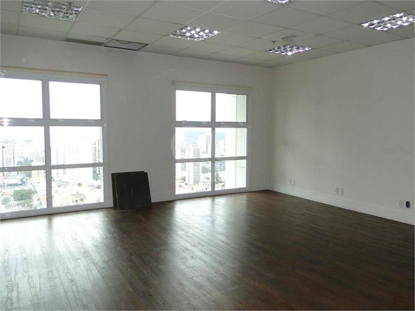 Sala à venda em Vila São Francisco (zona Sul), São Paulo, SP