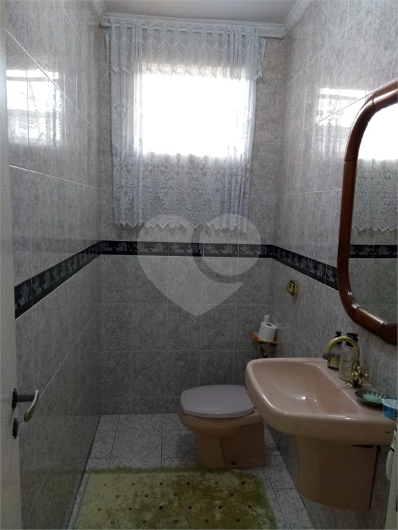 Sobrado à venda com 3 suítes em Jardim Realce, Suzano, SP