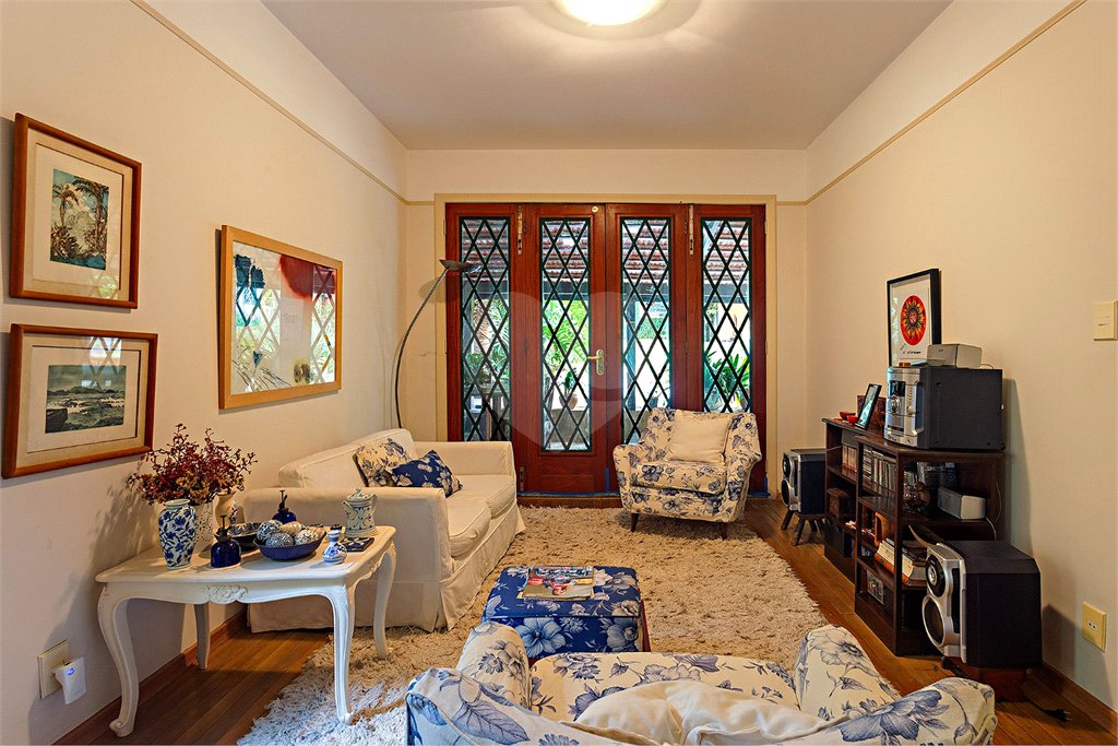 Sobrado à venda com 3 quartos em Jardim Petrópolis, São Paulo, SP