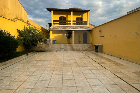 Sobrado à venda com 4 quartos, sendo 1 suíte, em Vila Áurea, Poá, SP
