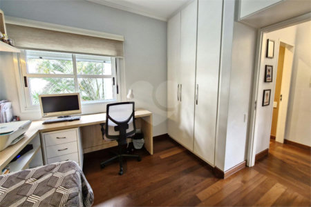 Casa à venda com 4 quartos, sendo 3 suítes,  no condomínio Le Lis Vert Village, São Paulo - SP