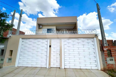Sobrado à venda com 3 quartos, sendo 1 suíte,  em Residencial Jardim Nathália, Sorocaba, SP