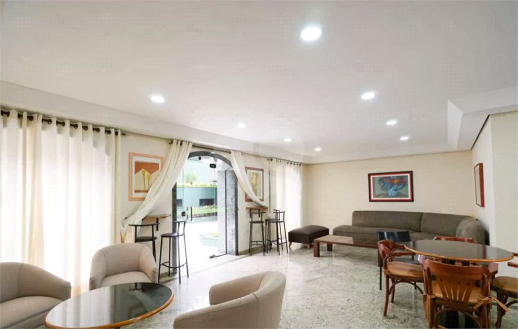 Apartamento na Região do Anália Franco Próximo ao Shopping com 3 Dormitórios sendo 1 Suíte e 2 Vagas de Garagem