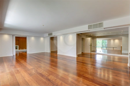 Apartamento no Alto da Boa Vista Condomíno com vasta área verde, lazer e segurança..