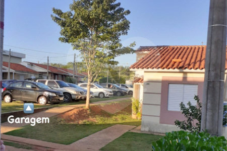 Casa térrea no Condomínio Moradas II.