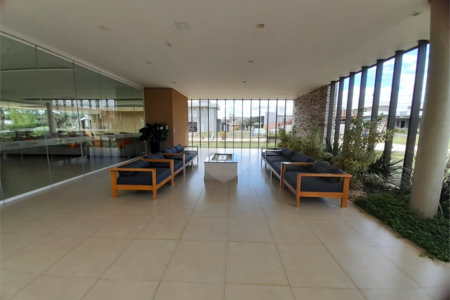 Belíssima Casa à Venda no Condomínio Damha IV
