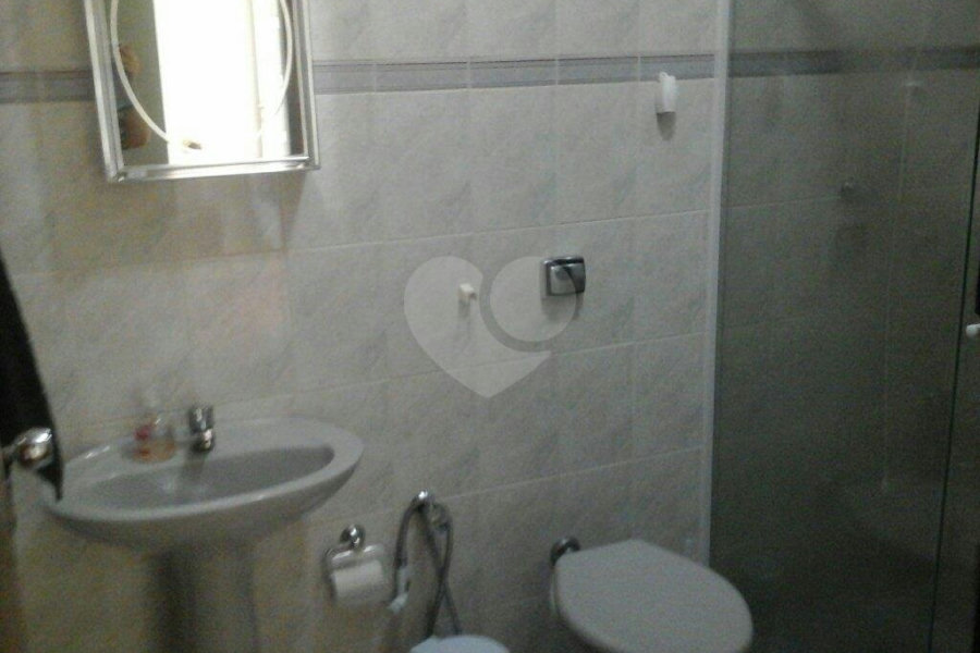 Casa de Vila à venda com 4 quartos, sendo 1 suíte, no condomínio Travessa Isadora,4, São Paulo - SP
