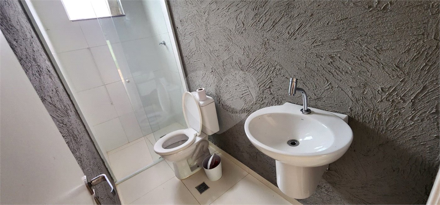 Casa à venda com 4 quartos, sendo 2 suítes, no condomínio Marinas, Bom Jesus dos Perdões - SP