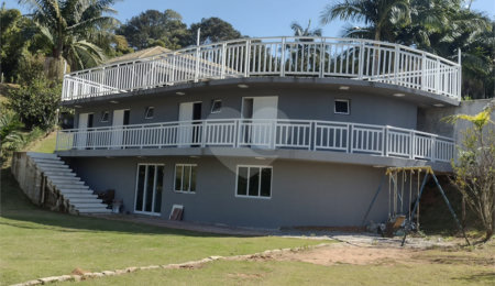 Casa à venda com 5 quartos, sendo 4 suítes, no condomínio Clube Florada Suzano, Suzano - SP