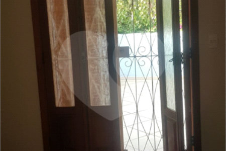 Sobrado à venda com 4 quartos, sendo 2 suítes, em Vila Hamburguesa, São Paulo, SP