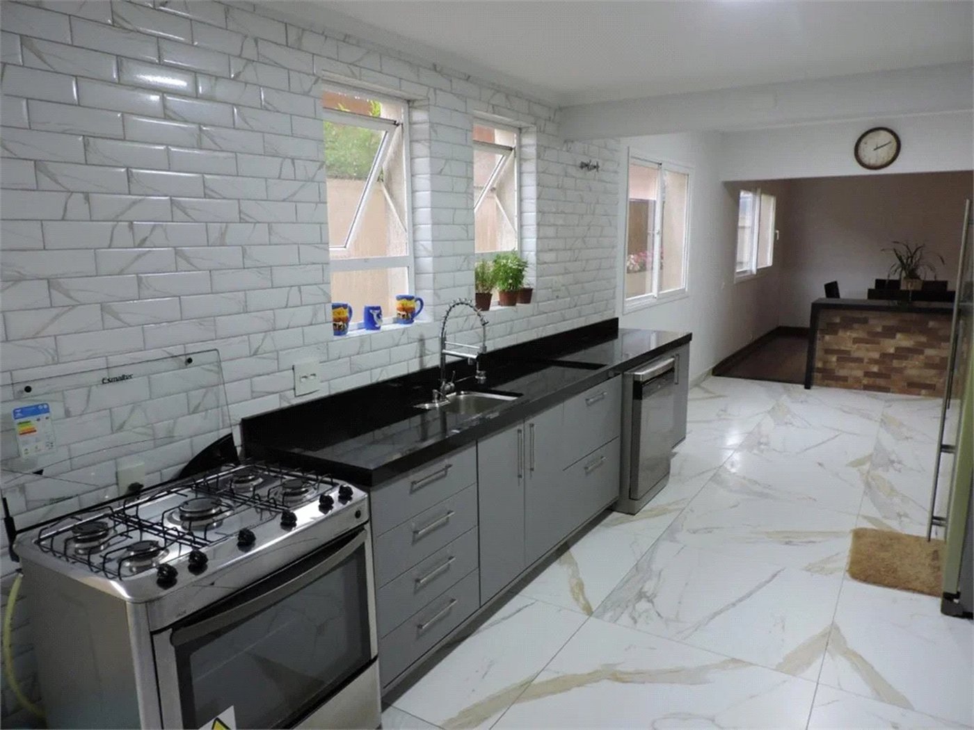 Casa à venda com 5 suítes em Paraisópolis, São Paulo, SP