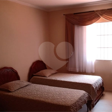 Casa à venda com 4 quartos, sendo 2 suítes,  em Jardim Terezópolis, Guarulhos, SP