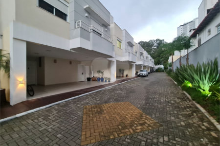 Casa à venda com 4 suítes no condomínio Villaggio DI Palme, São Paulo - SP