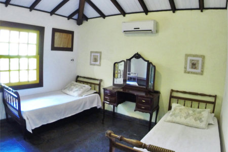 Casa à venda com 8 quartos, sendo 4 suítes, em Alto de Búzios, Armação dos Búzios, RJ