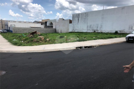 Terreno de 1.322,60 m² a 150 m da Av. Getulio Vargas