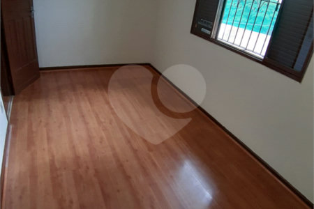 Sobrado à venda com 4 quartos, sendo 1 suíte, em Vila Gomes, São Paulo, SP
