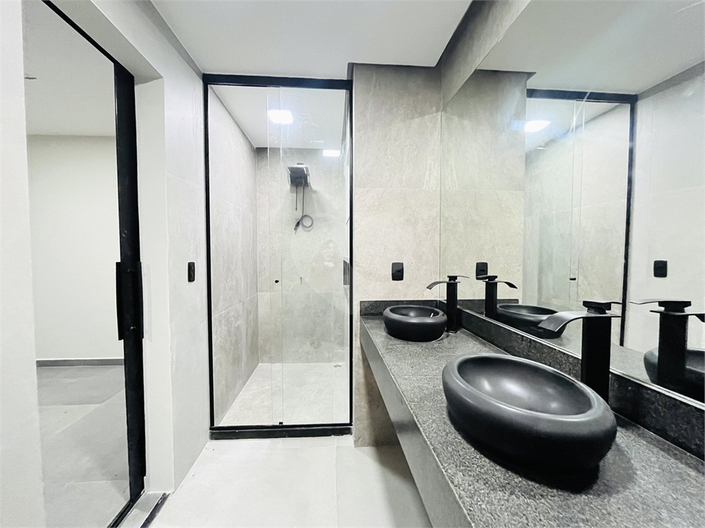 Casa à venda com 3 quartos, sendo 1 suíte, no condomínio Vale dos Sonhos 2, Rio de Janeiro - RJ