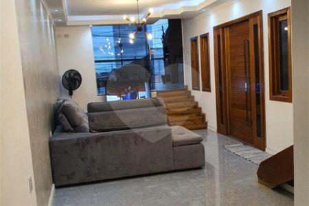 Sobrado à venda com 2 quartos, sendo 1 suíte, em Jardim Meliunas, São Paulo, SP