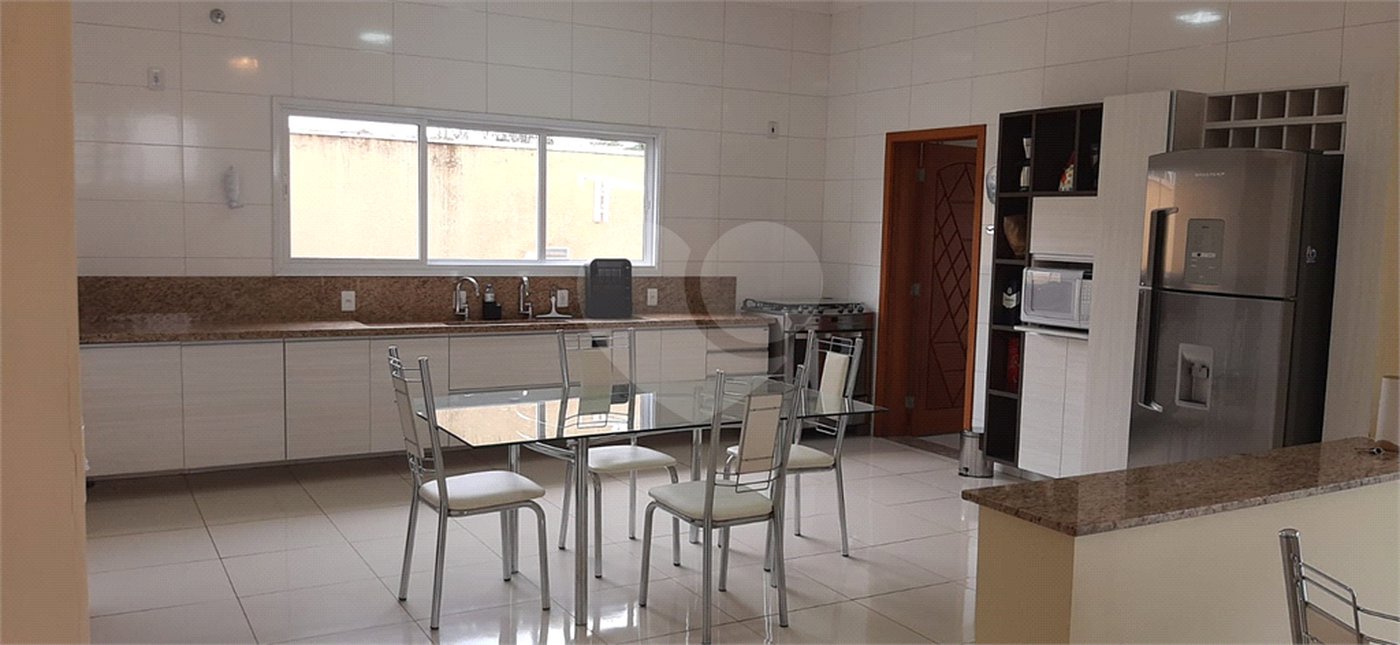 Casa à venda com 3 suítes no condomínio Parque Residencial Shambala 3, Atibaia - SP