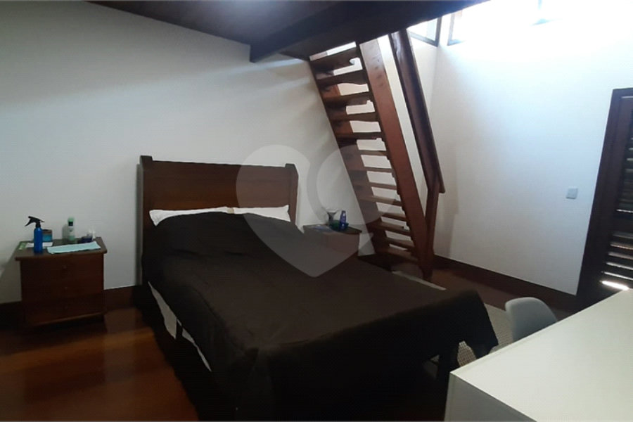Sobrado à venda com 5 quartos, sendo 3 suítes, em Serra da Cantareira, Mairiporã, SP