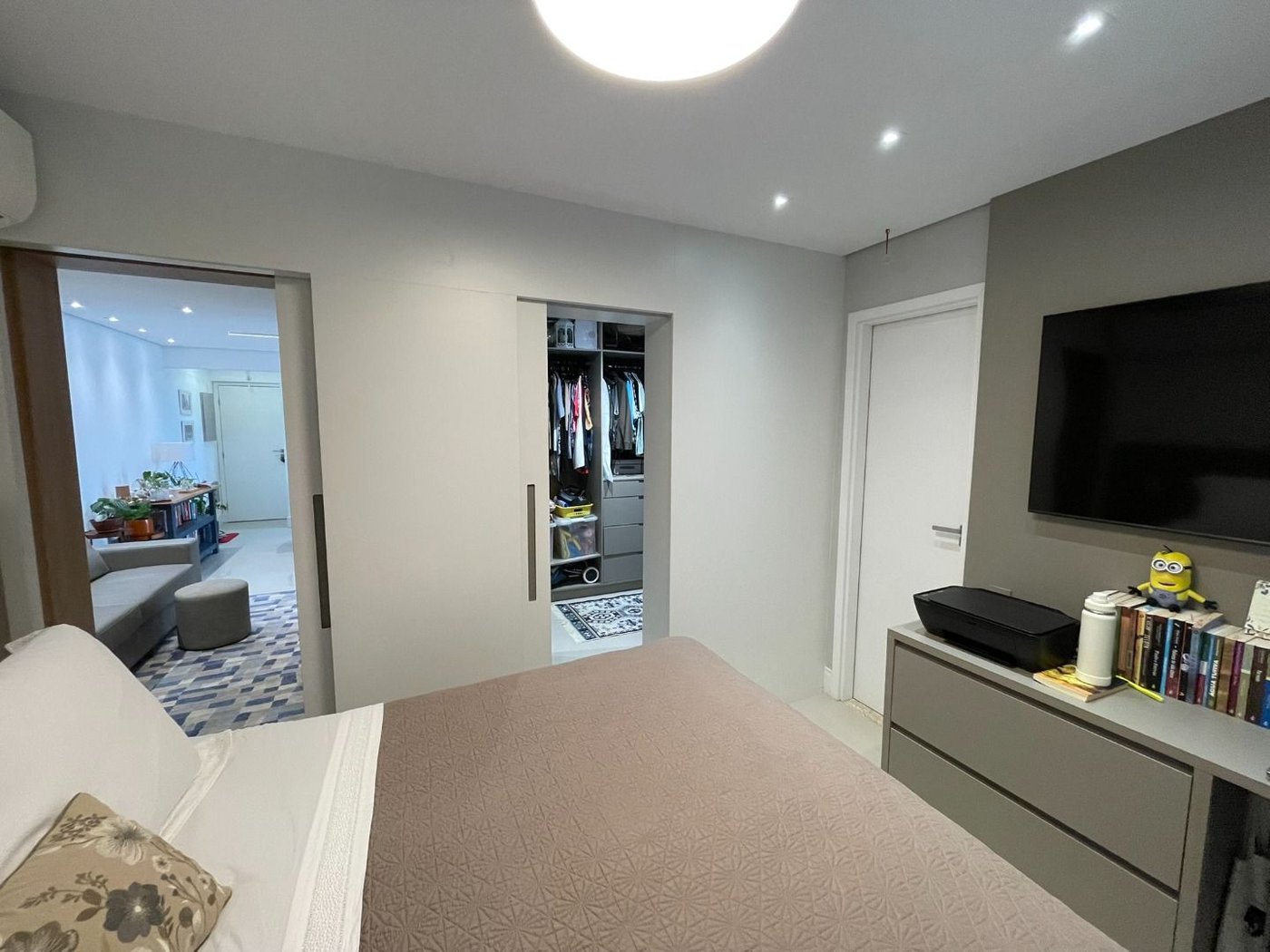 Apartamento 1 suíte com closet, 1 vaga demarcada, Embaré, Santos