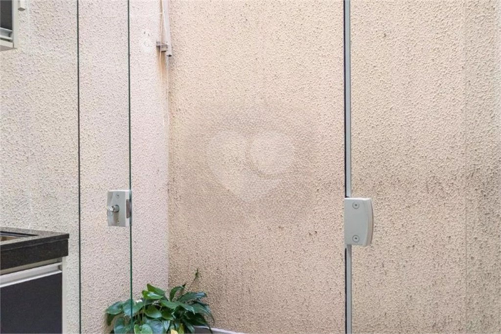 Casa à venda com 3 quartos, sendo 1 suíte,  no condomínio Rafaela I, São Paulo - SP