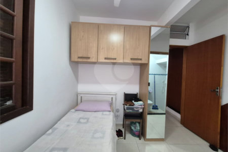 Casa à venda com 4 quartos, sendo 1 suíte, no condomínio Residencial Alto da Lapa II, São Paulo - SP